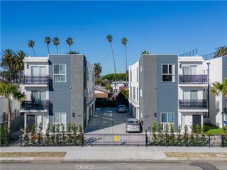 2733 S La Brea Avenue 1/2, Los Angeles, CA 90016