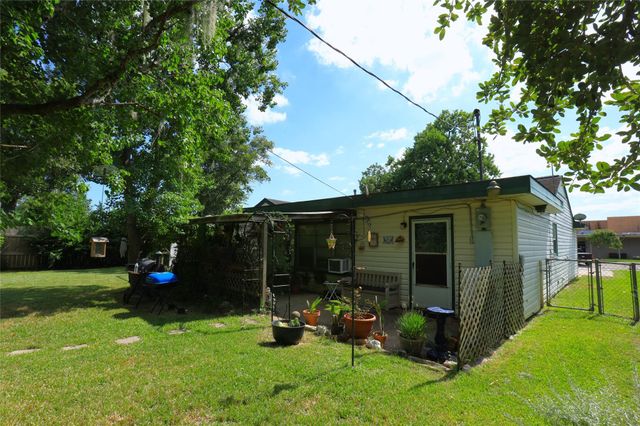 405 Center Way Street, Lake Jackson, TX 77566