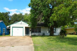 405 Center Way Street, Lake Jackson, TX 77566