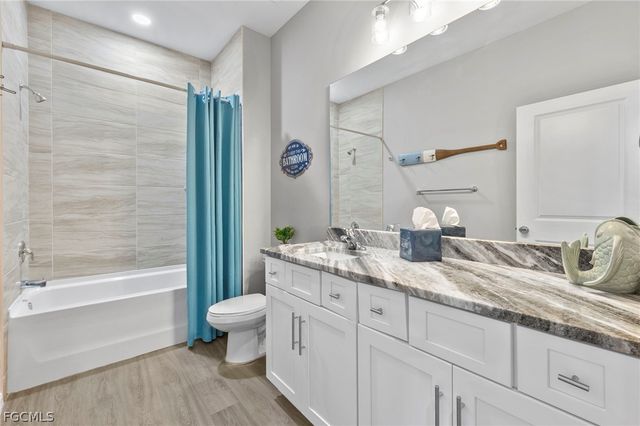 112 Wilmington PKWY, Matlacha, FL 33993