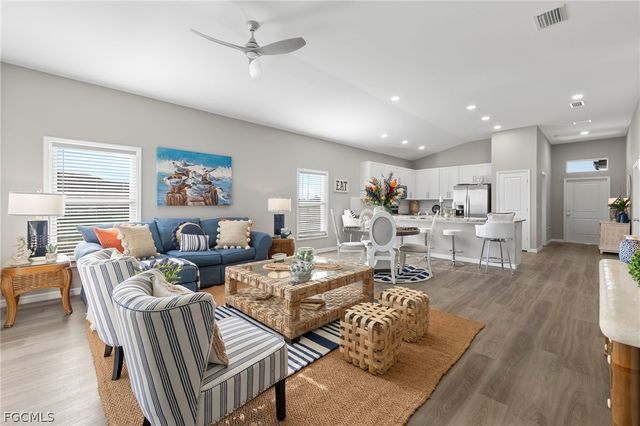 112 Wilmington PKWY, Matlacha, FL 33993