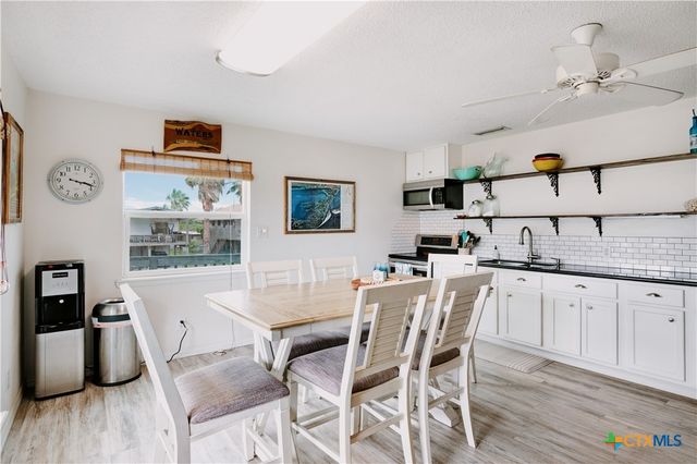 88 Bay Street, Port O'connor, TX 77982