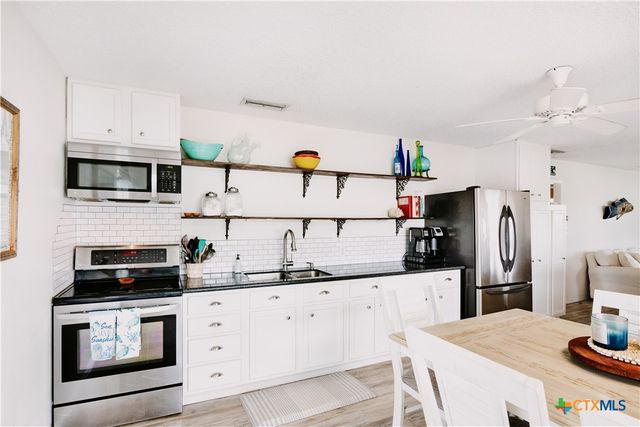 88 Bay Street, Port O'connor, TX 77982