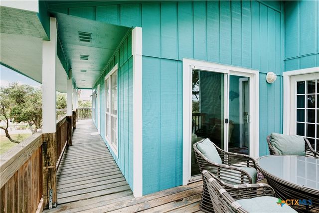 88 Bay Street, Port O'connor, TX 77982