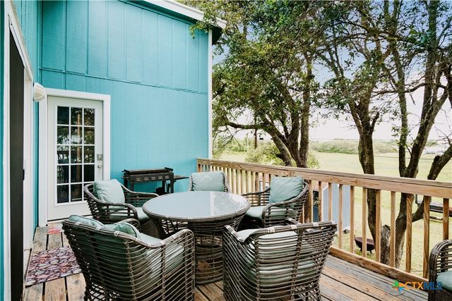 88 Bay Street, Port O'connor, TX 77982