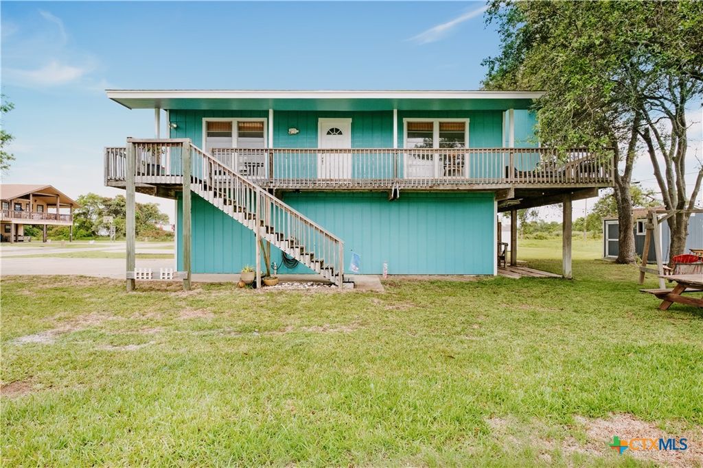 88 Bay Street, Port O'connor, TX 77982