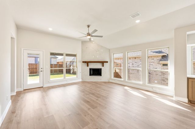 210 Comanche Trail, Alvarado, TX 76009