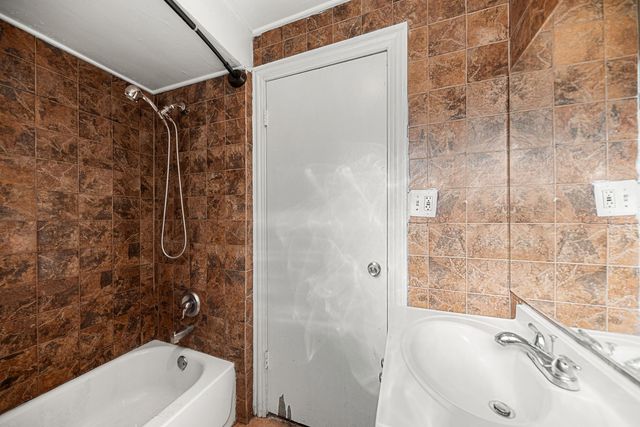 7948 S Avalon Avenue, Chicago, IL 60619