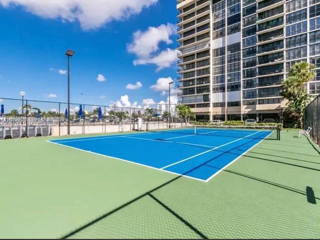 2017 S Ocean Dr 808, Hallandale Beach, FL 33009