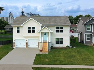 410 3rd Street SE, Bondurant, IA 50035