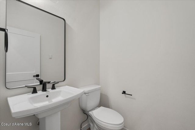 351 E Grosbeak AVE, Hayden, ID 83835