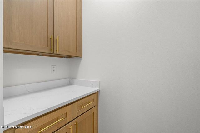 351 E Grosbeak AVE, Hayden, ID 83835