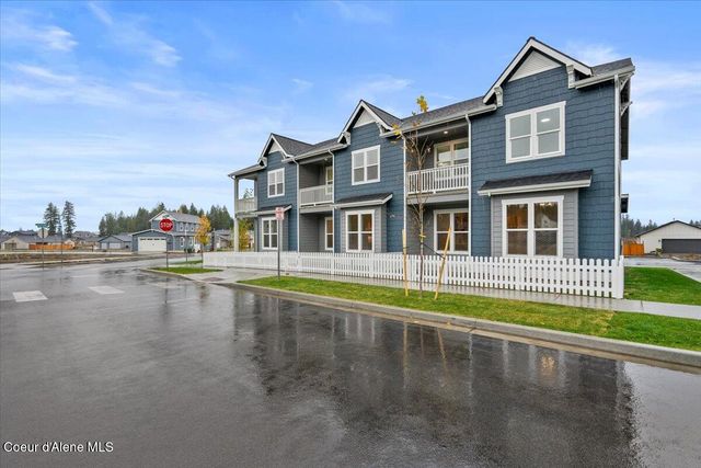 351 E Grosbeak AVE, Hayden, ID 83835