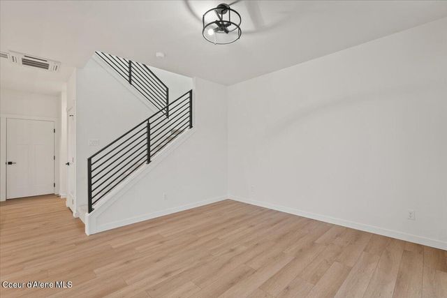 351 E Grosbeak AVE, Hayden, ID 83835