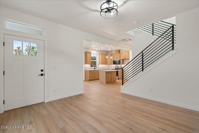 351 E Grosbeak AVE, Hayden, ID 83835