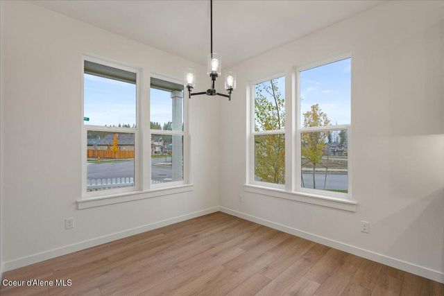 351 E Grosbeak AVE, Hayden, ID 83835