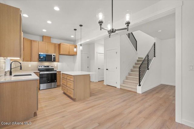 351 E Grosbeak AVE, Hayden, ID 83835