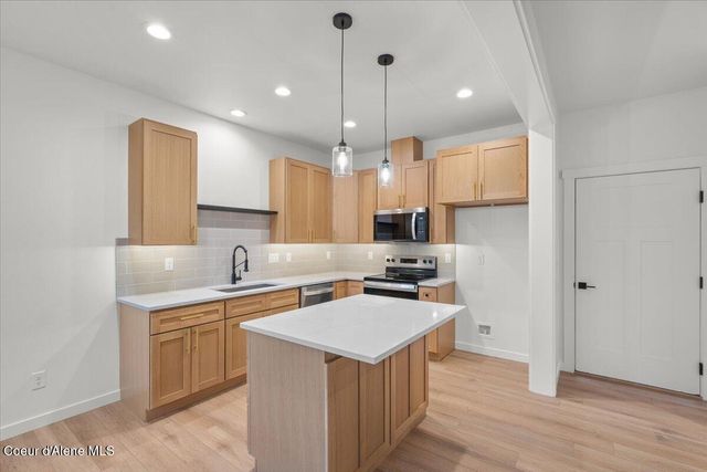 351 E Grosbeak AVE, Hayden, ID 83835