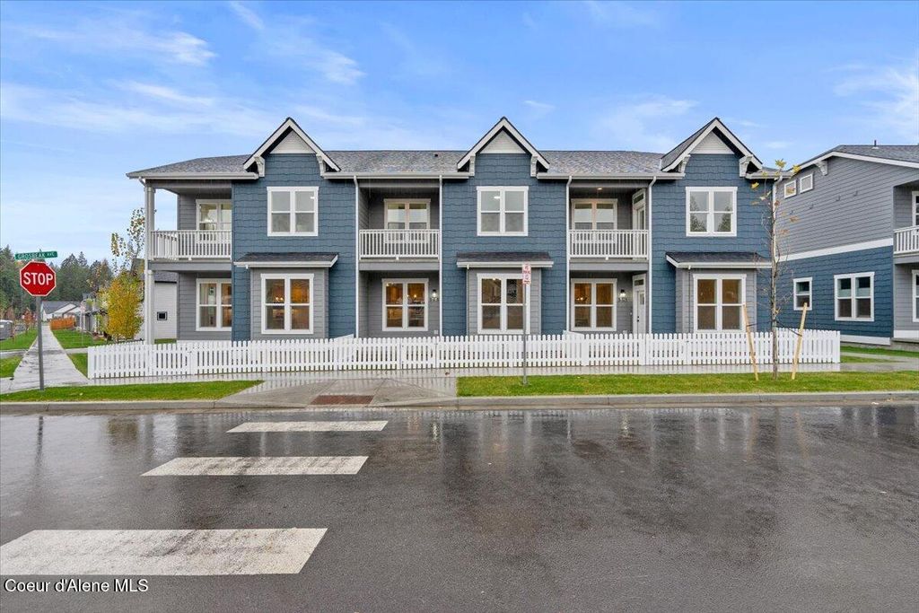 351 E Grosbeak AVE, Hayden, ID 83835