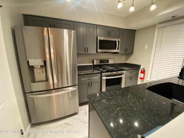 11 Duncan Way, Freehold, NJ 07728