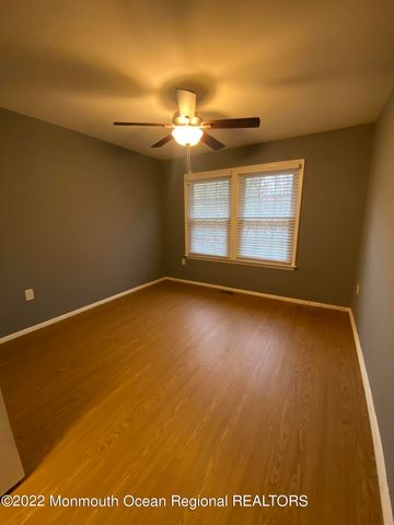 11 Duncan Way, Freehold, NJ 07728