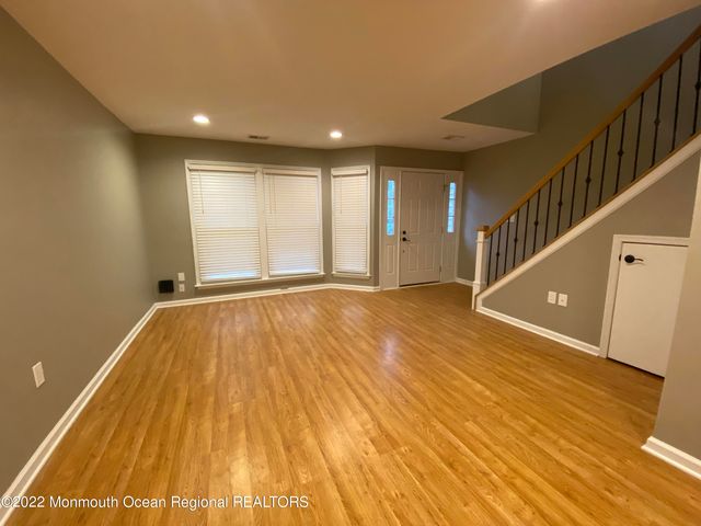 11 Duncan Way, Freehold, NJ 07728