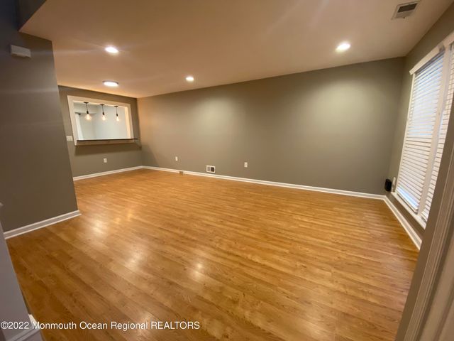 11 Duncan Way, Freehold, NJ 07728