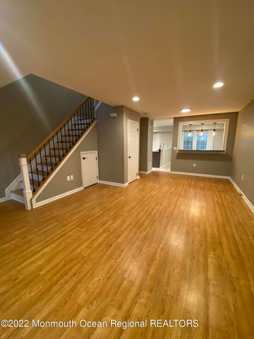 11 Duncan Way, Freehold, NJ 07728