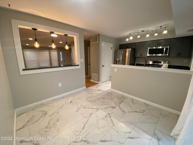 11 Duncan Way, Freehold, NJ 07728