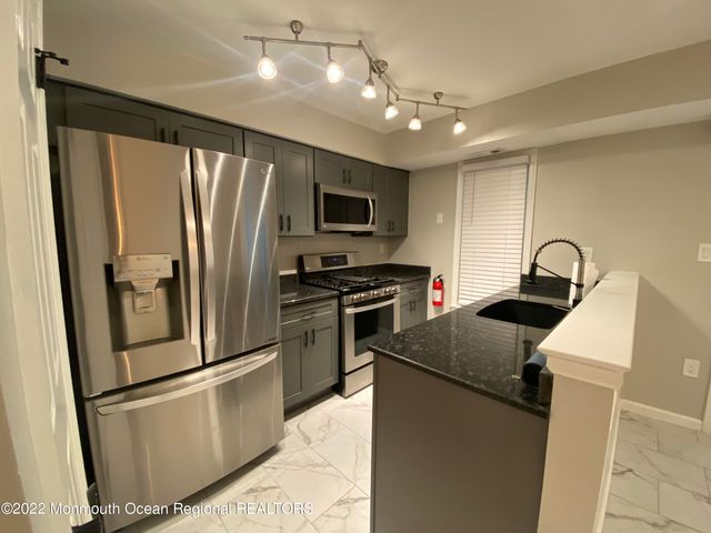 11 Duncan Way, Freehold, NJ 07728