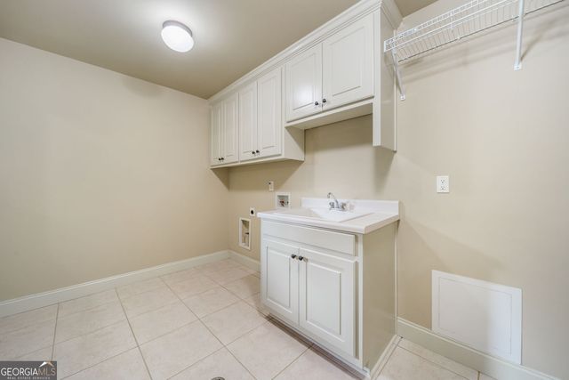 2061 Vicarage Lane, Snellville, GA 30078