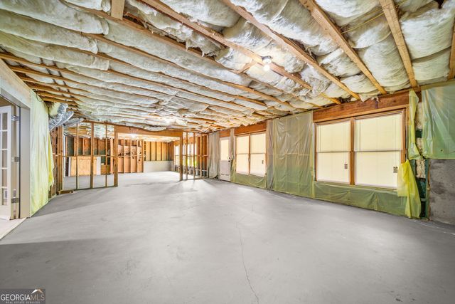 2061 Vicarage Lane, Snellville, GA 30078