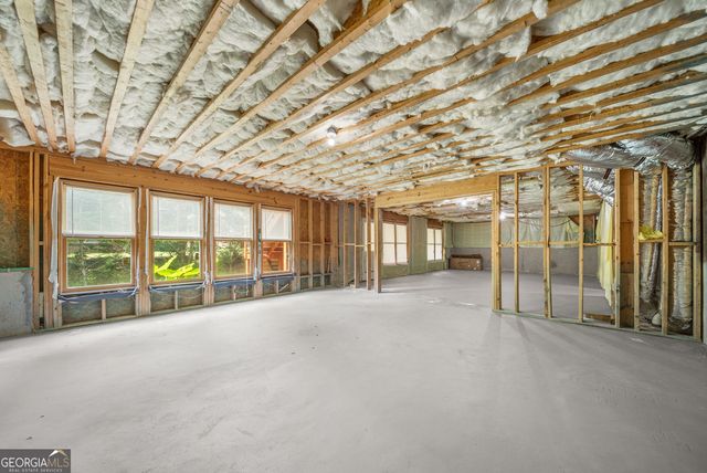 2061 Vicarage Lane, Snellville, GA 30078