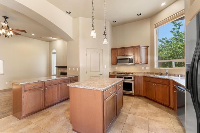 1341 Wilkes Way SE, Rio Rancho, NM 87124