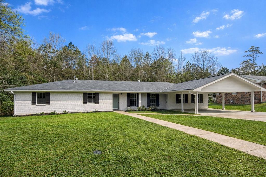 160 Highland Cir., Petal, MS 39465