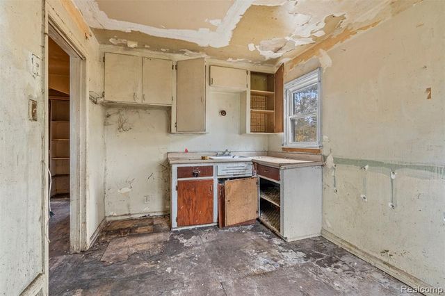 18467 Evergreen Road, Detroit, MI 48219