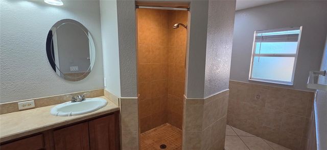 6807 E NORTH BAY STREET, Tampa, FL 33610