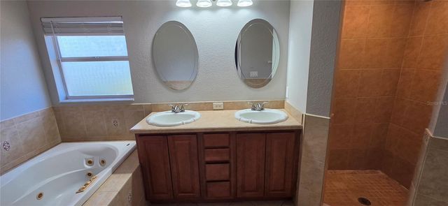 6807 E NORTH BAY STREET, Tampa, FL 33610