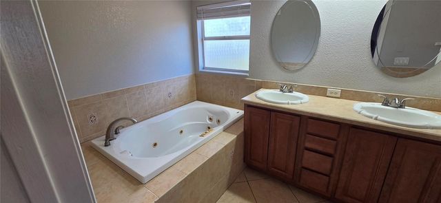 6807 E NORTH BAY STREET, Tampa, FL 33610