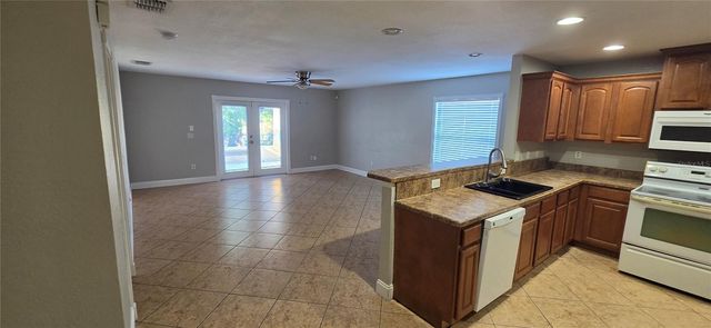 6807 E NORTH BAY STREET, Tampa, FL 33610