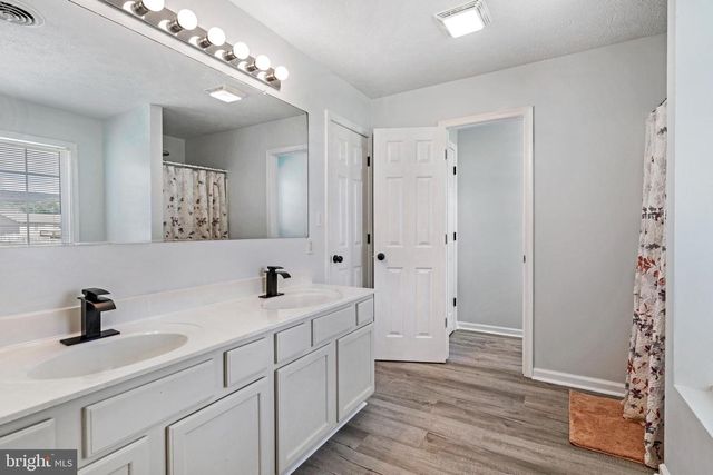 105 RIVIERA DR, Martinsburg, WV 25403
