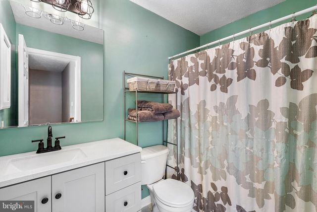 105 RIVIERA DR, Martinsburg, WV 25403