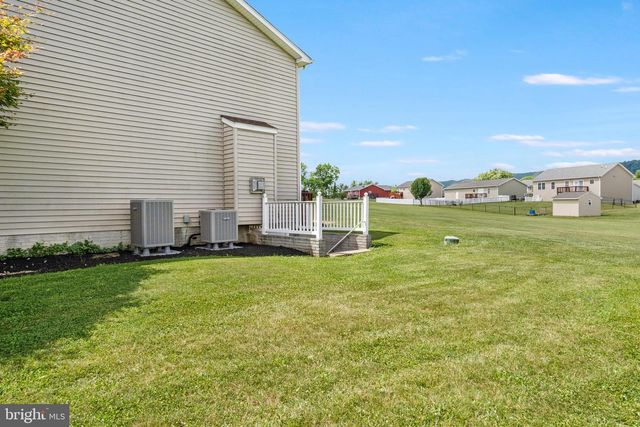 105 RIVIERA DR, Martinsburg, WV 25403