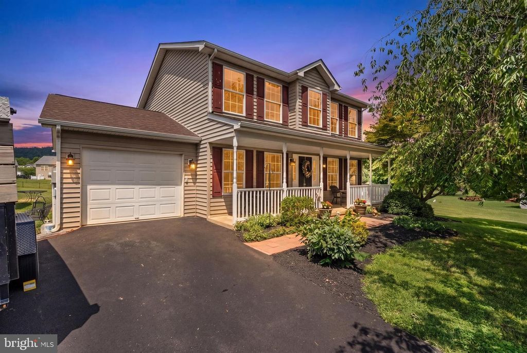 105 RIVIERA DR, Martinsburg, WV 25403
