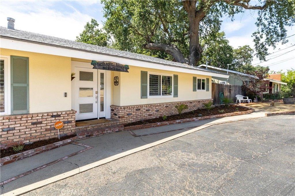Image 4 of property listing at 8130 Azucena, Atascadero, CA 93422