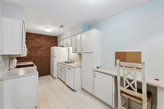 1440 20th Street 9, West Des Moines, IA 50265