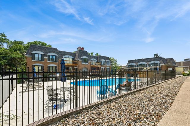 1440 20th Street 9, West Des Moines, IA 50265