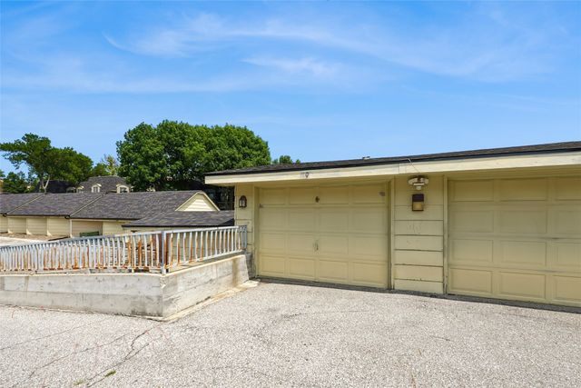 1440 20th Street 9, West Des Moines, IA 50265