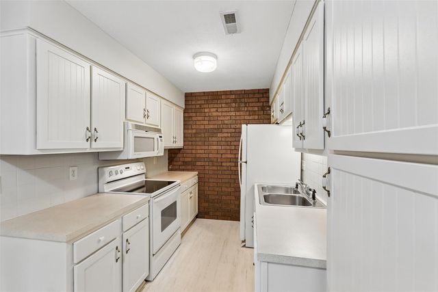 1440 20th Street 9, West Des Moines, IA 50265
