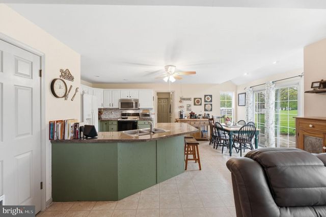 4 GREENFIELD RD, Cochranville, PA 19330